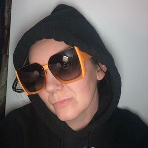 Orange square oversized sunglasses 🕶️